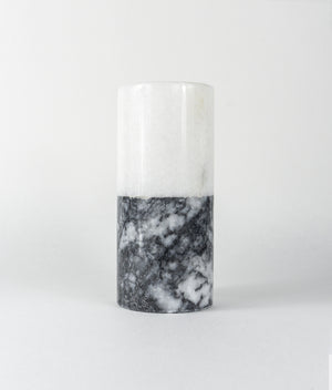 
                  
                    LIVA Vase aus Marmor
                  
                