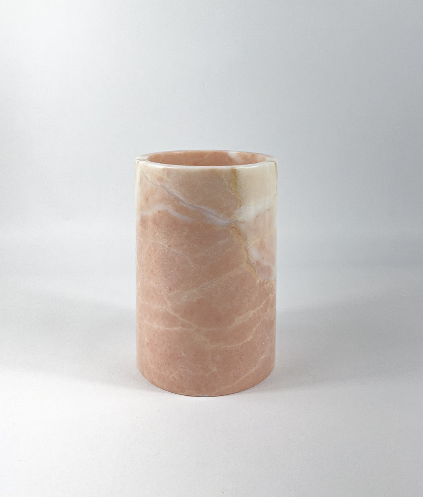 
                  
                    SHADAE Vase aus Marmor
                  
                